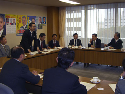 自民党本部にて長野県選出自民党国会議員と平成２１年度予算について協議。