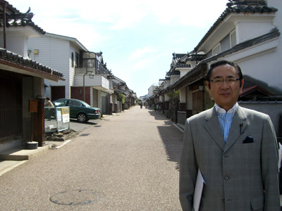 徳島県見馬市のまちづくり観光政策を視察、全国の藍染めの出荷地であり、江戸時代は全盛を極め、その街並みが見事に保存されている。