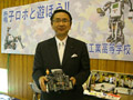 平成21年09月26日 工業のものづくりフェア会場にて、高校生のロボット技術を学ぶ