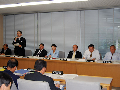 商工労働委員会にて、長野県の経済と雇用につき多角的に執行部と議論を交わす。
