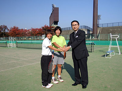 県ミックス・シングルス選手権大会にてスポーツ振興につき挨拶。長野県ソフトテニス連盟顧問として現役高校生と意見交換する。