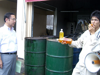 鳥栖環境開発綜合センターにて、廃食用油燃料ＶＤＦの説明を受ける