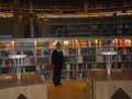 秋田県の国際教養大学の図書館を視察