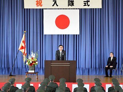 自衛隊入隊式にて自衛隊協力会会長としてスピーチ。