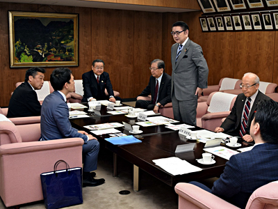 日本会議議員連盟意見交換会にて日本会議本部より役員が出席し、日本の伝統文化の継承について意見交換。