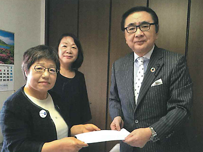 長野県看護連盟三輪会長より新型コロナウイルス感染症予防対策に伴う緊急要望の内容について説明を受けた。