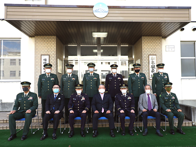 第１３普通科連隊松本駐屯地にてシンボルマーク除幕式に出席。
